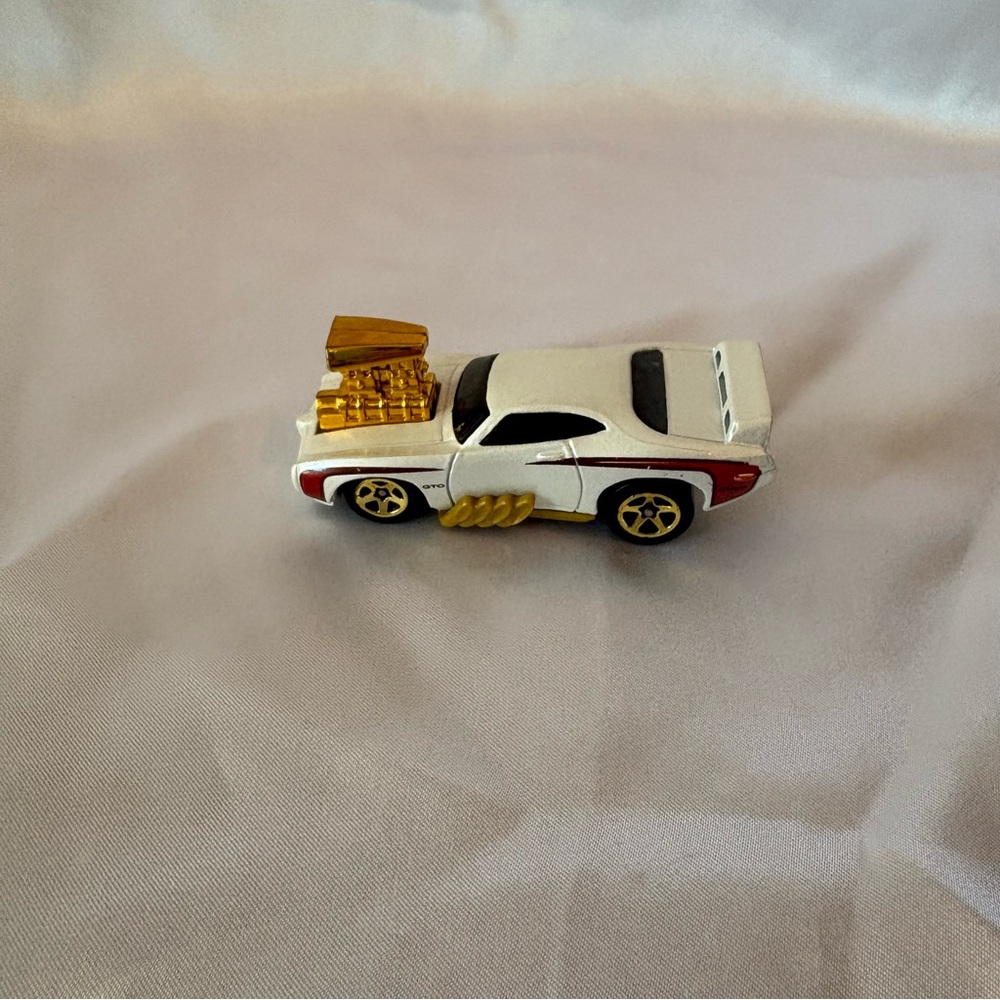 Hot Wheels •‎ Pontiac 1969 GTO Judge